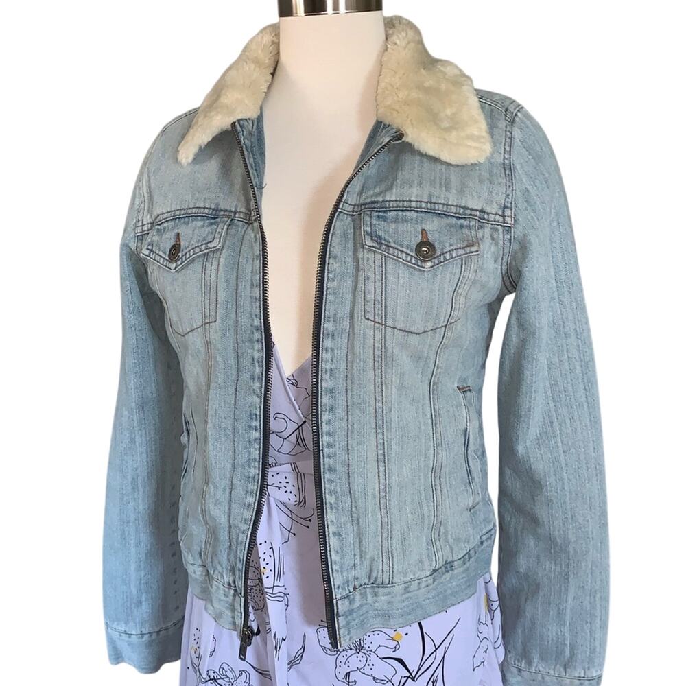 EUC Hollister Light Denim Quilt Lined Jean Jacket Blue Size Medium